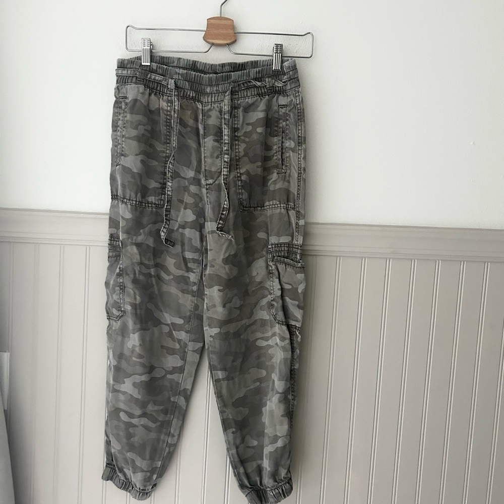 American Eagle Outfitters Baggy Small Short Lyocell Camouflage Joggers